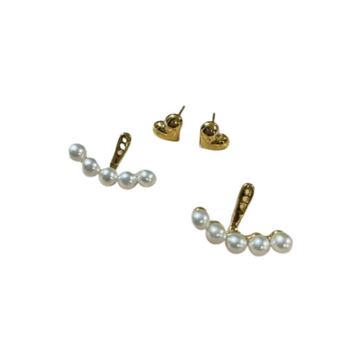 Par de Brincos Coração Dourado com Pérolas Elegantes