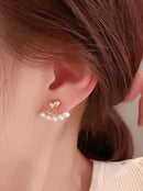 Par de Brincos Coração Dourado com Pérolas Elegantes