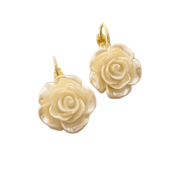 Brinco Flor Camélia com Pérola Pendurada em Resina Rosa Dourado – Estilo Vintage Delicado