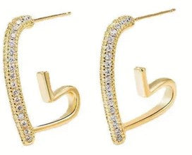 Brinco Coração Vazado Cravejado em Zircônia Dourado – Semijoia Feminina Delicada e Romântica