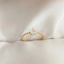 Anel dourado com zircônia gota e detalhes em esferas delicado tamanho 17 elegante