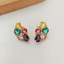 Brinco feminino colorido com pedras e zircônias, moderno, alegre e elegante