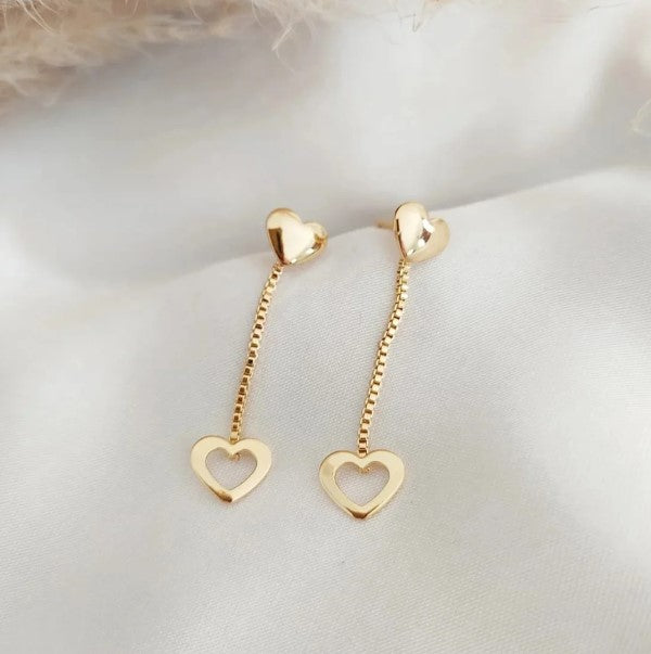 Brinco coração dourado com corrente veneziana delicado romântico leve com tarraxa