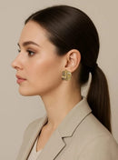 Brinco orgânico listrado dourado moderno imponente elegante semijoia antialérgica