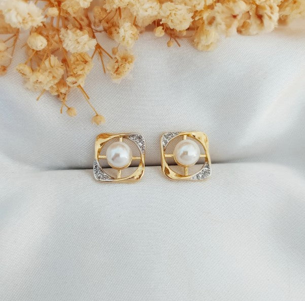 brinco-quadrado-perola-zirconias-dourado-elegante